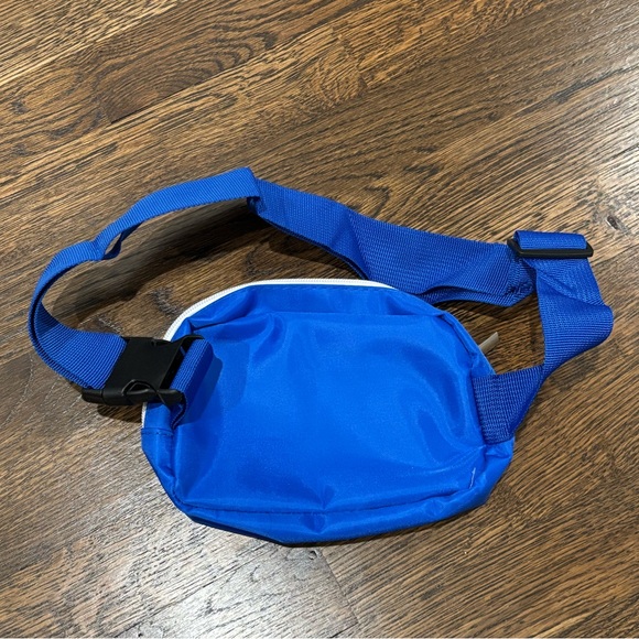 New York Knicks Fanny Pack / Cross Body Give Away for Pride Night NWT - Picture 3 of 4